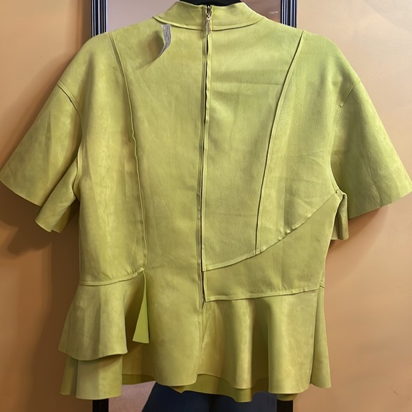 Suede Lime green top with gold zipper with tassel on the back size large - Picture 4 of 5